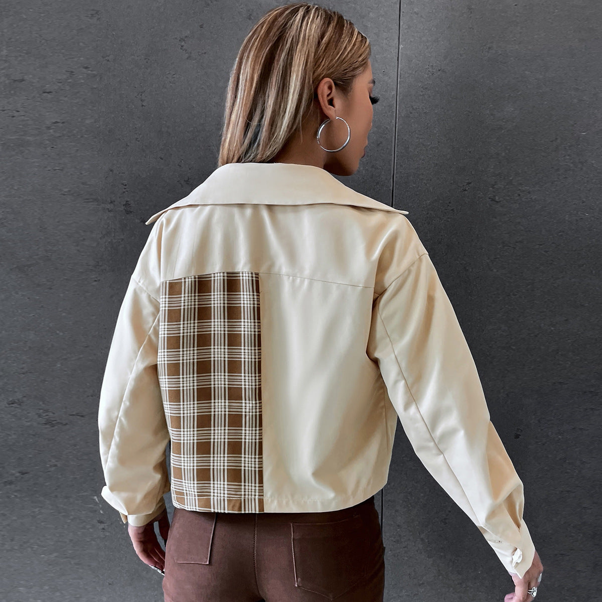 Clip de chaqueta corta informal de pana de un solo pecho